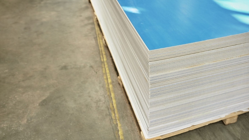 Montaža zimi: pravila ugradnje sendvič panela pri niskim temperaturama